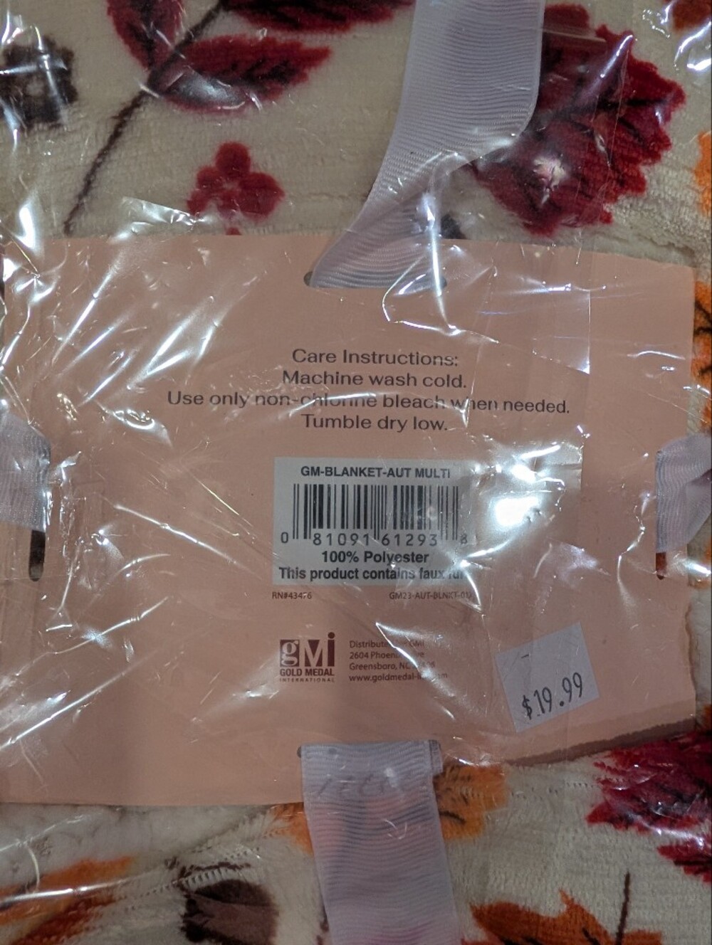 Plush Autumn Throw Blanket - Leaf Print - Picture 2 of 4